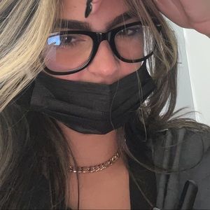 Meet your Posher, Adriana